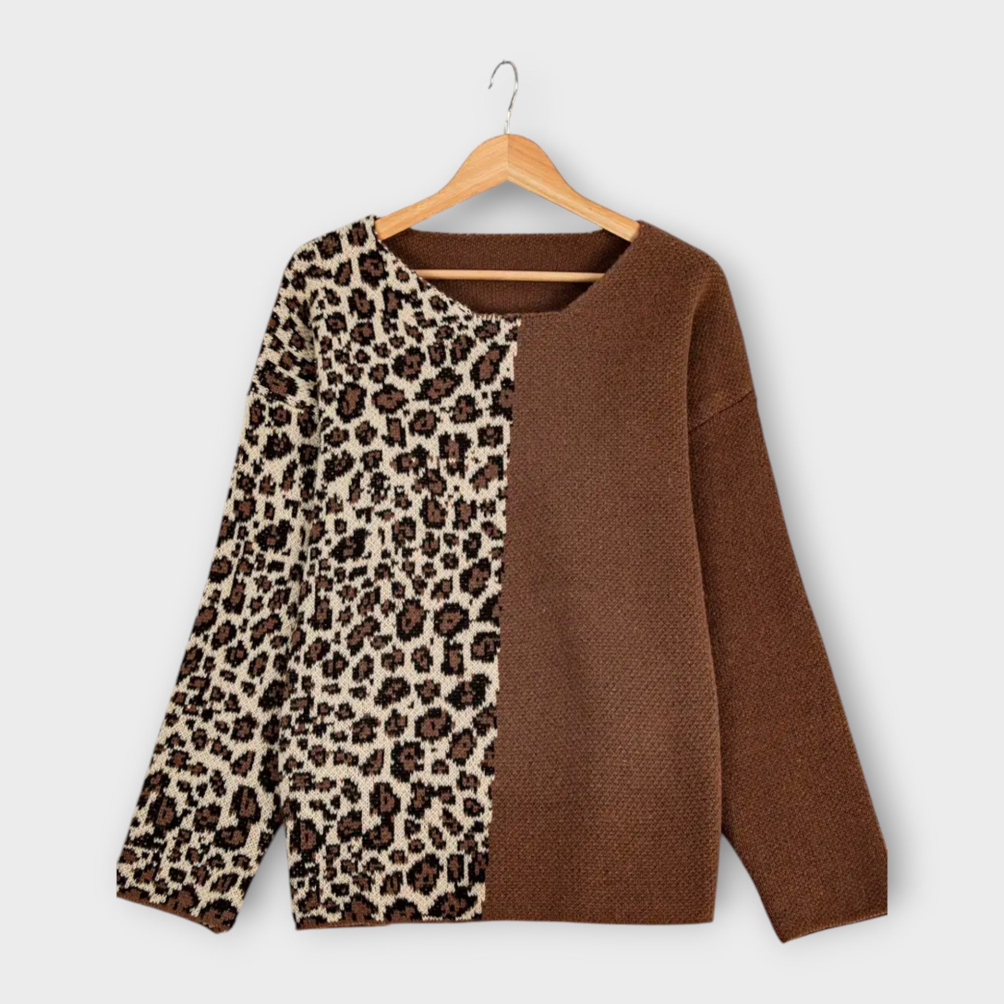 Casual sweater with leopard design